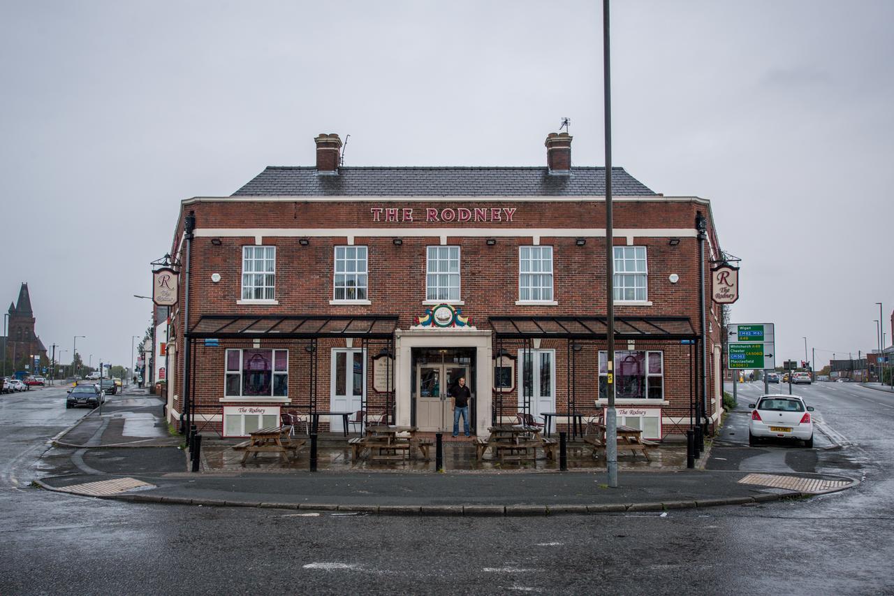 The Rodney Otel Warrington Dış mekan fotoğraf